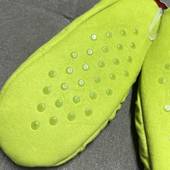 🎄🎅Dr. Seuss The Grinch Slipper Socks🎅🎄 - Picture 4 of 4